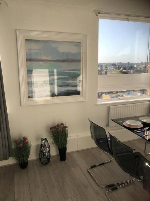 Modern, Family-Friendly Apartment By Hyde Park & Museums لندن المظهر الخارجي الصورة