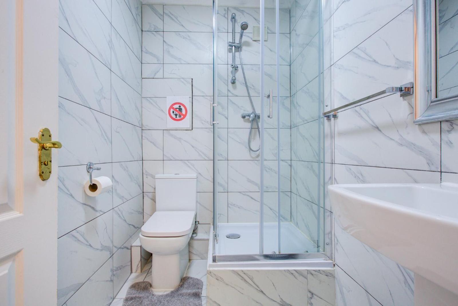 Modern, Family-Friendly Apartment By Hyde Park & Museums لندن المظهر الخارجي الصورة