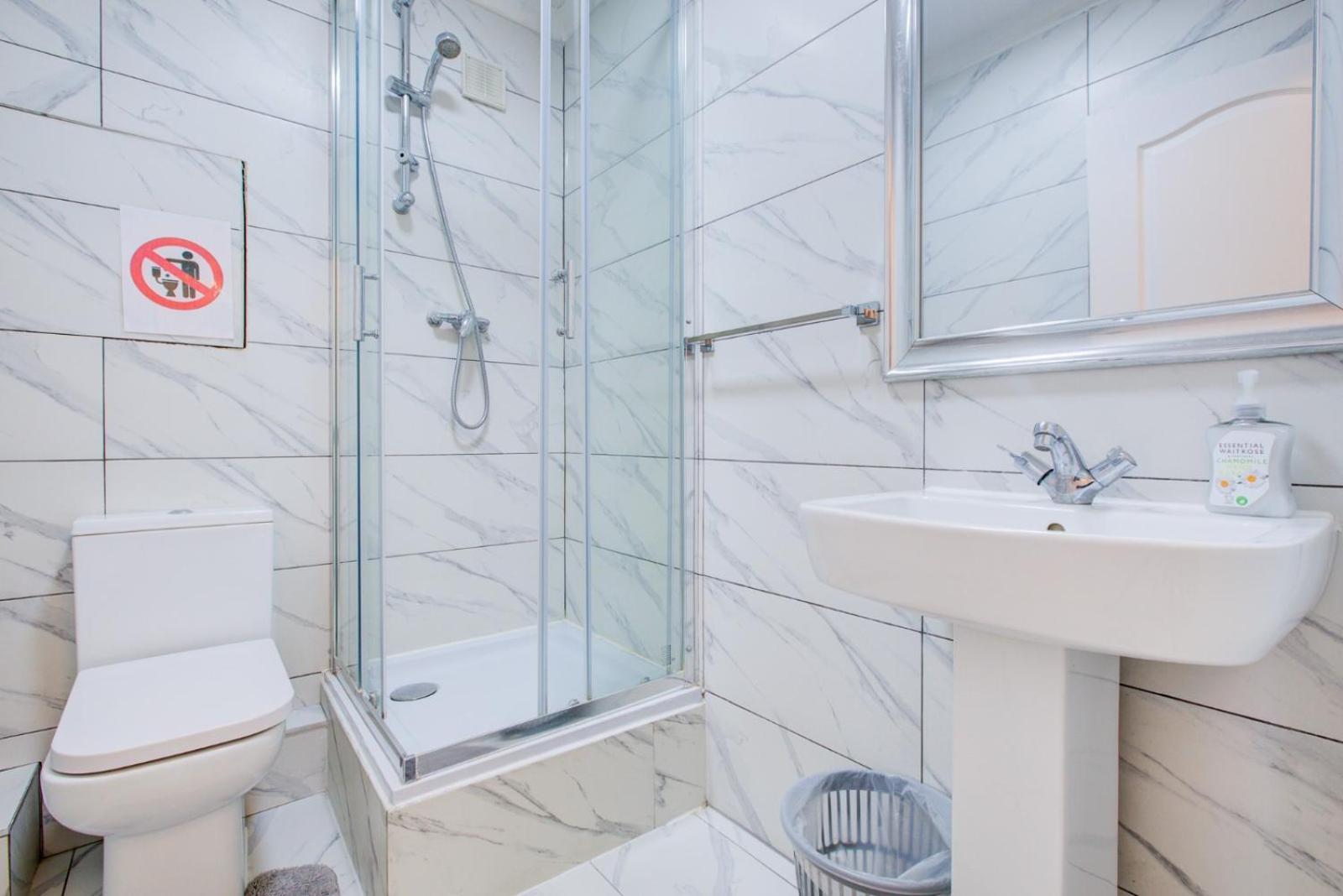 Modern, Family-Friendly Apartment By Hyde Park & Museums لندن المظهر الخارجي الصورة