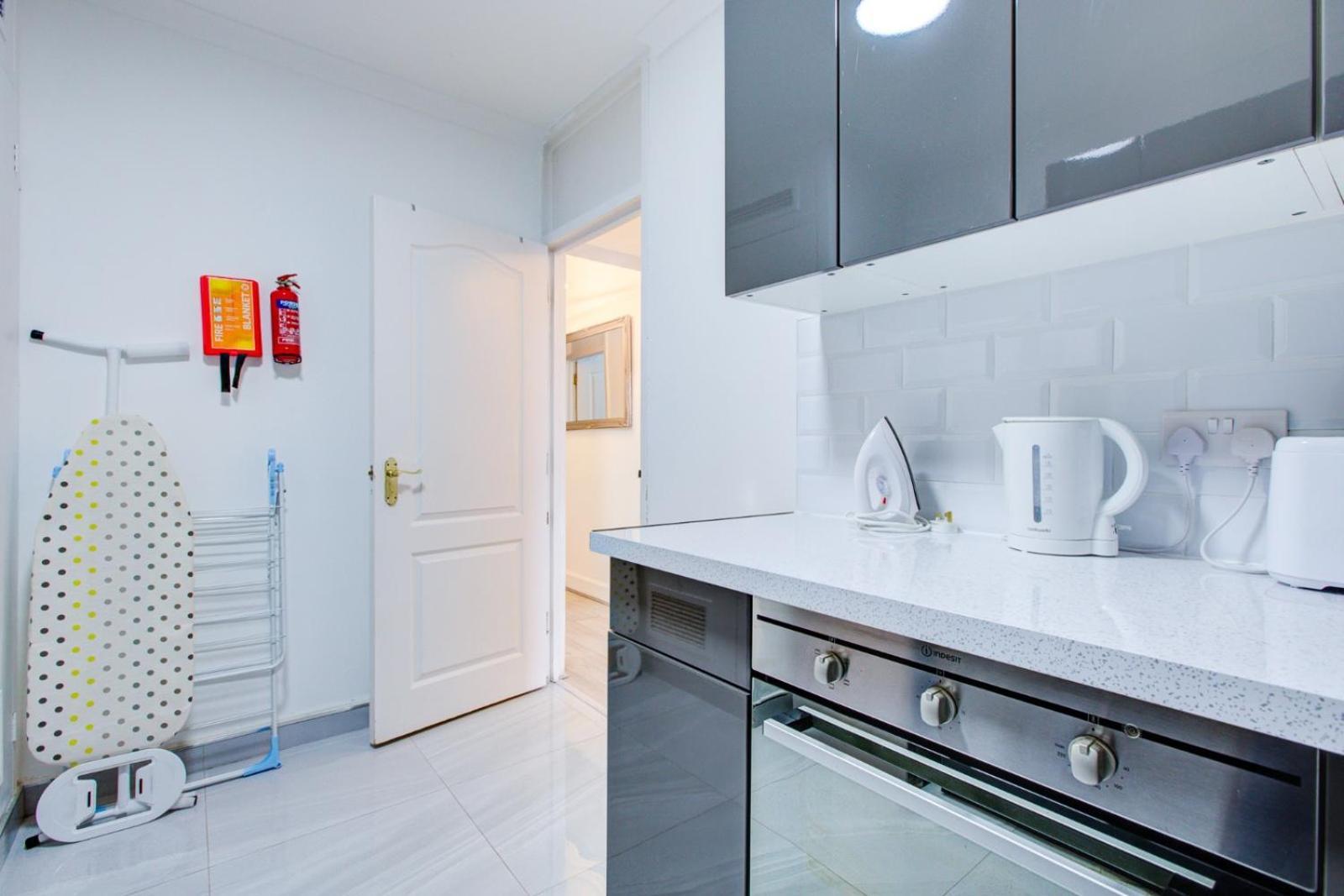 Modern, Family-Friendly Apartment By Hyde Park & Museums لندن المظهر الخارجي الصورة
